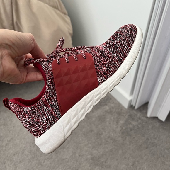 Also shoes - Picture 4 of 4